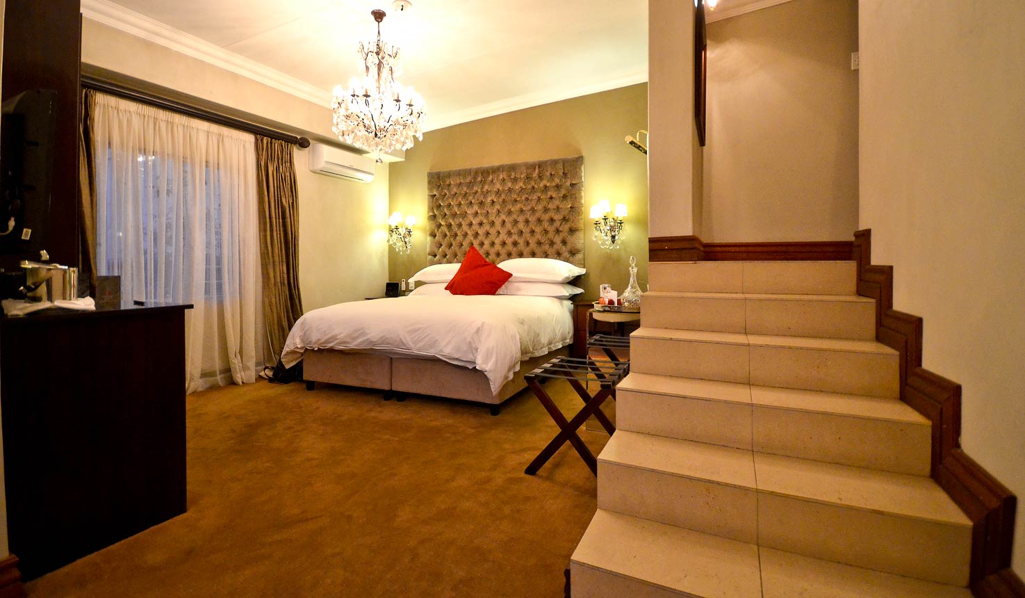 The Residence Jo'burg, Luxury Suite Image 1