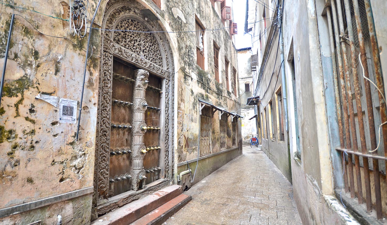 Tight alleyway between builsings with historic wooden doors